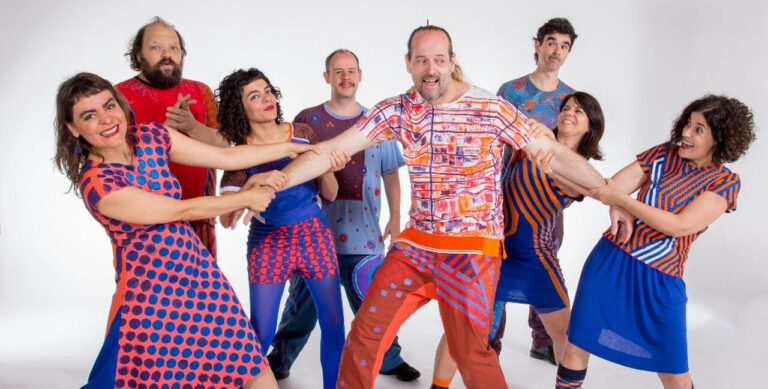 Barbatuques: Petrobras patrocina turnê que circula por 15 cidades brasileiras, reunindo shows e oficinas de música corporal