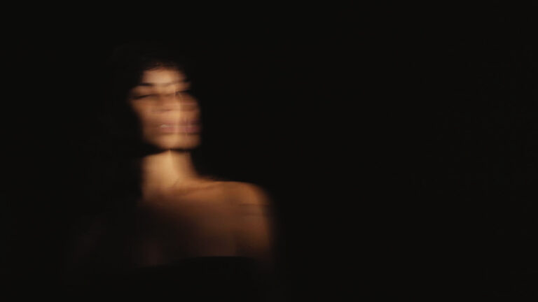 Thaís de Campos apresenta “Mulher-Máquina”, dia 30 de agosto, no Theatro José de Alencar