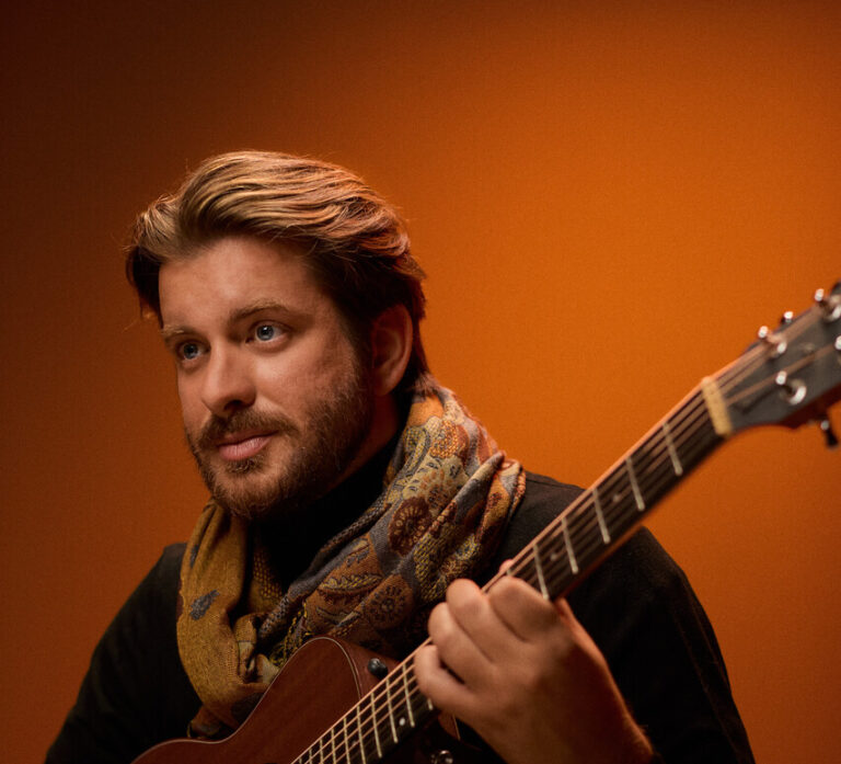 Tiago Nacarato aterrissa no Palco do Theatro José de Alencar, dia 1º de novembro, com sua Turnê Brasil 2025