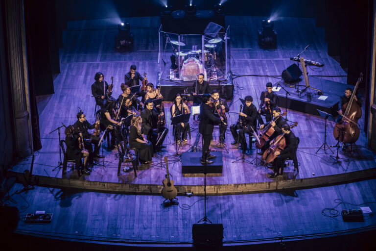 Orquestra Heitor Villa-Lobos e banda Cancerianos sem Lar homenageiam os 80 anos de Raul Seixas