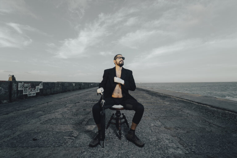 “Gato Preto”: Theatro José de Alencar recebe, dia 3 de dezembro, espetáculo que une rock e teatro em conto de terror brasileiro