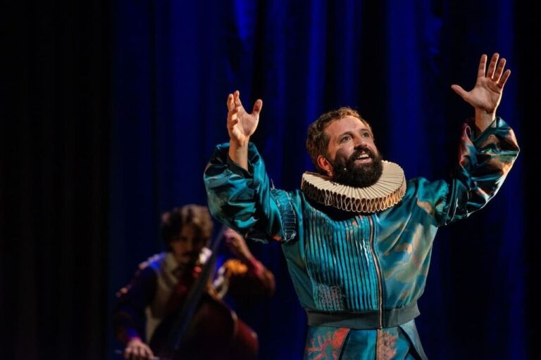 Theatro José de Alencar recebe Gregório Duvivier em “O Céu da Língua”, dias 22, 23 e 24 de novembro