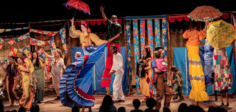 Carroça de Mamulengos traz espetáculo histórico para o Palco Principal do Theatro José de Alencar