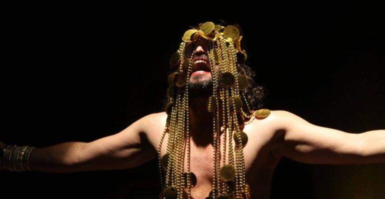 Em homenagem à Maria Bethânia, George Hudson apresenta “Obrigado, senhores!” no Anexo Morro do Ouro do TJA