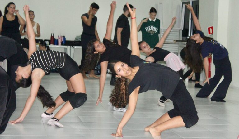 “Brasilidades”: Instituto de Arte e Cidadania do Ceará (IAC-CE) realiza apresentação gratuita no Theatro José de Alencar