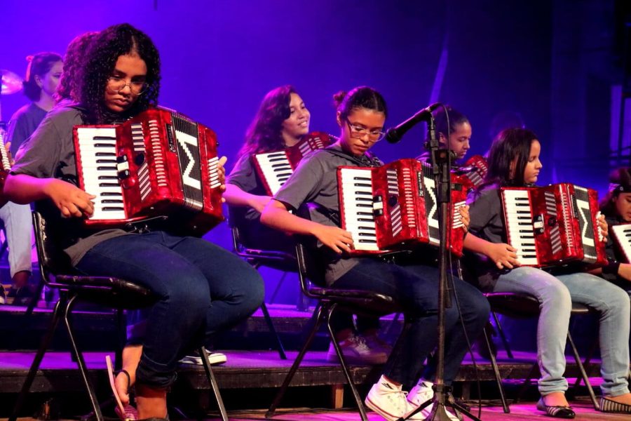 MUSICOU(1)_Easy-Resize.com